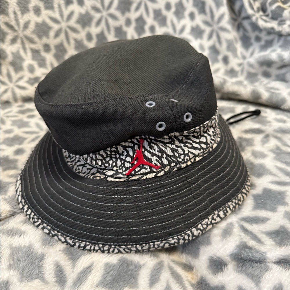 Jordan Black & Red Elephant Print Bucket Hat Retro